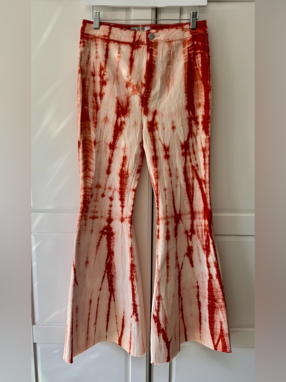 Free People We The Free Just Float Flare Jeans‎ Tie-Dye Red Orange Boho Sz:28 - Picture 5 of 8